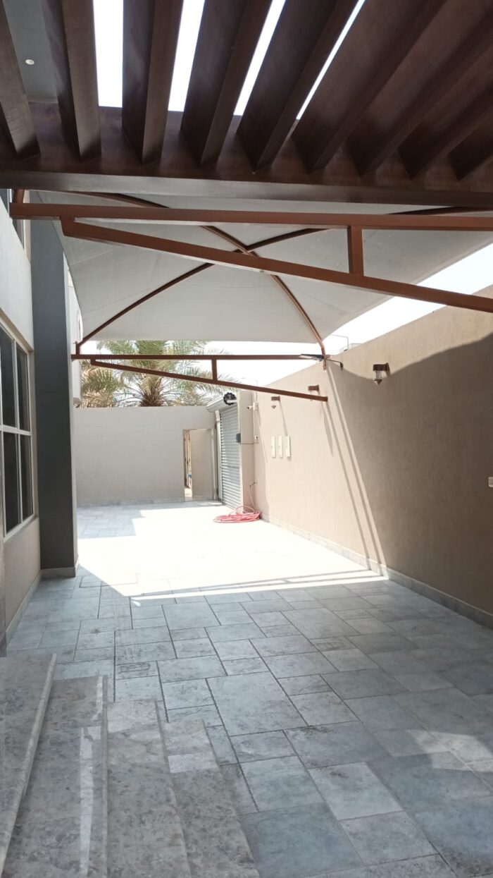 مظلات مواقف سيارات
