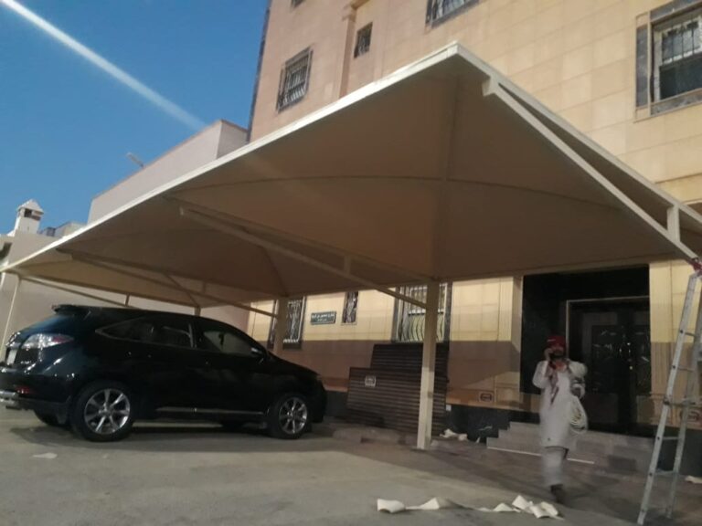 مظلات مواقف سيارات
