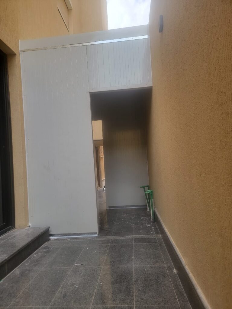 تركيب الساندوتش بانل للعزل الحراري والمائي بمواصفات عالمية 14 الساندوتش بانل