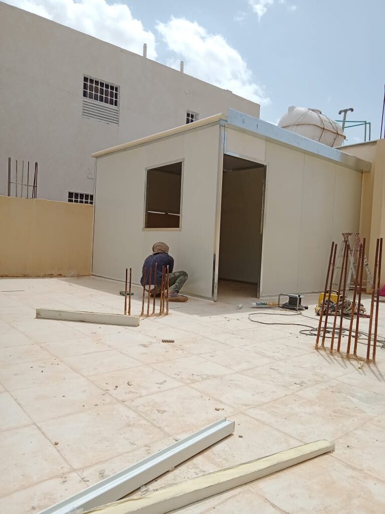 تركيب الساندوتش بانل للعزل الحراري والمائي بمواصفات عالمية 12 الساندوتش بانل